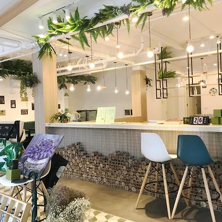 Folk Poshtel Asok Hostel Bangkok Exterior photo