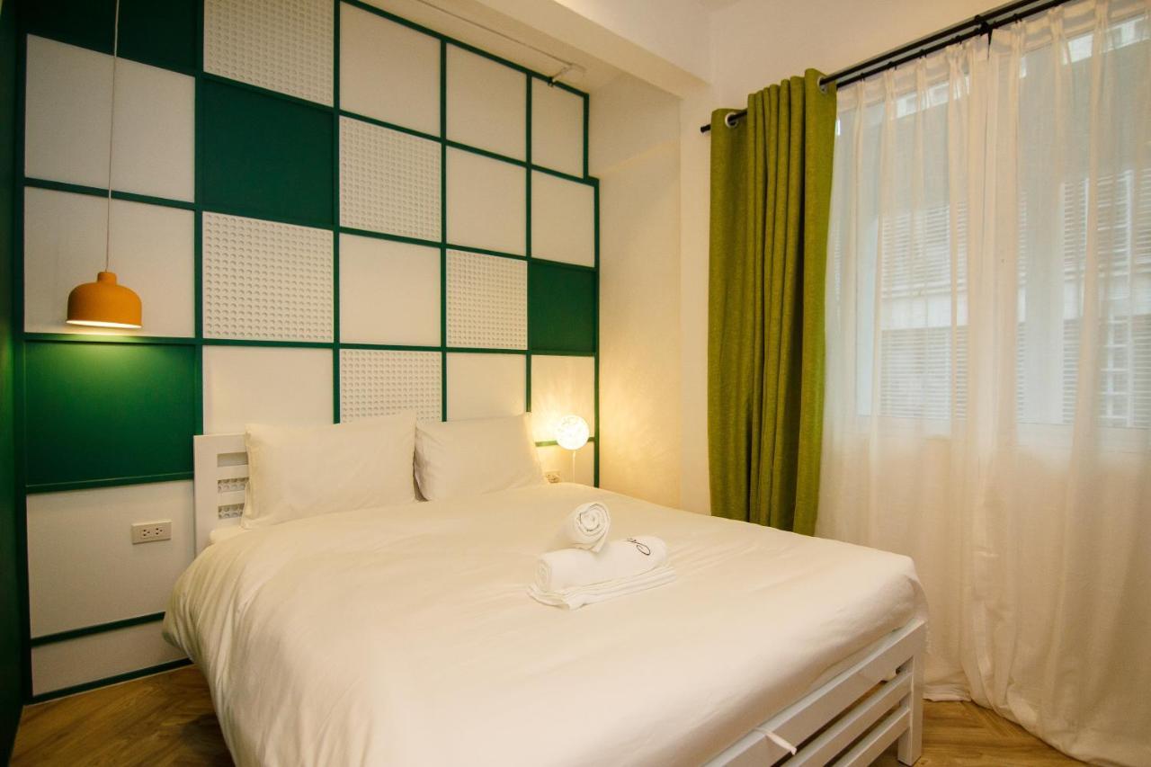 Folk Poshtel Asok Hostel Bangkok Exterior photo