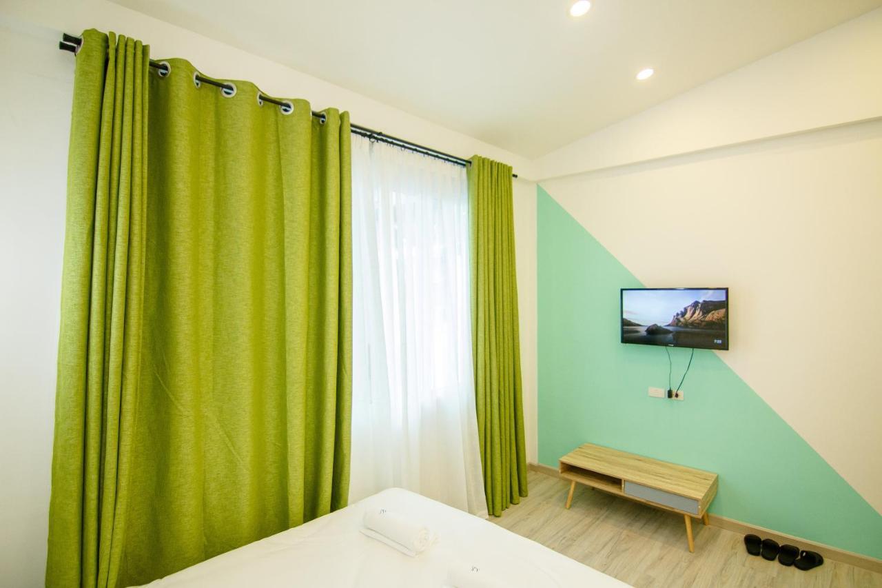 Folk Poshtel Asok Hostel Bangkok Exterior photo