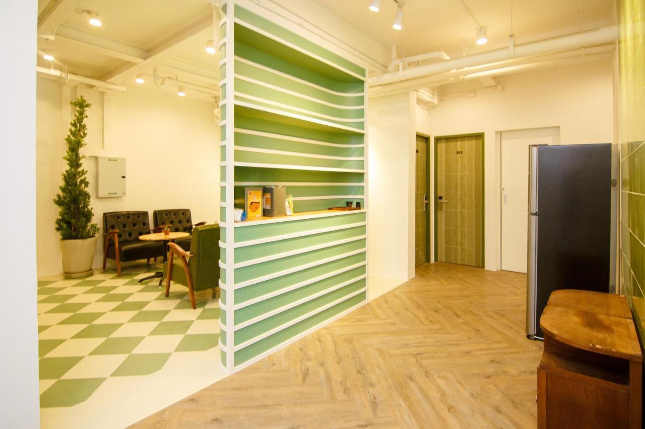 Folk Poshtel Asok Hostel Bangkok Exterior photo