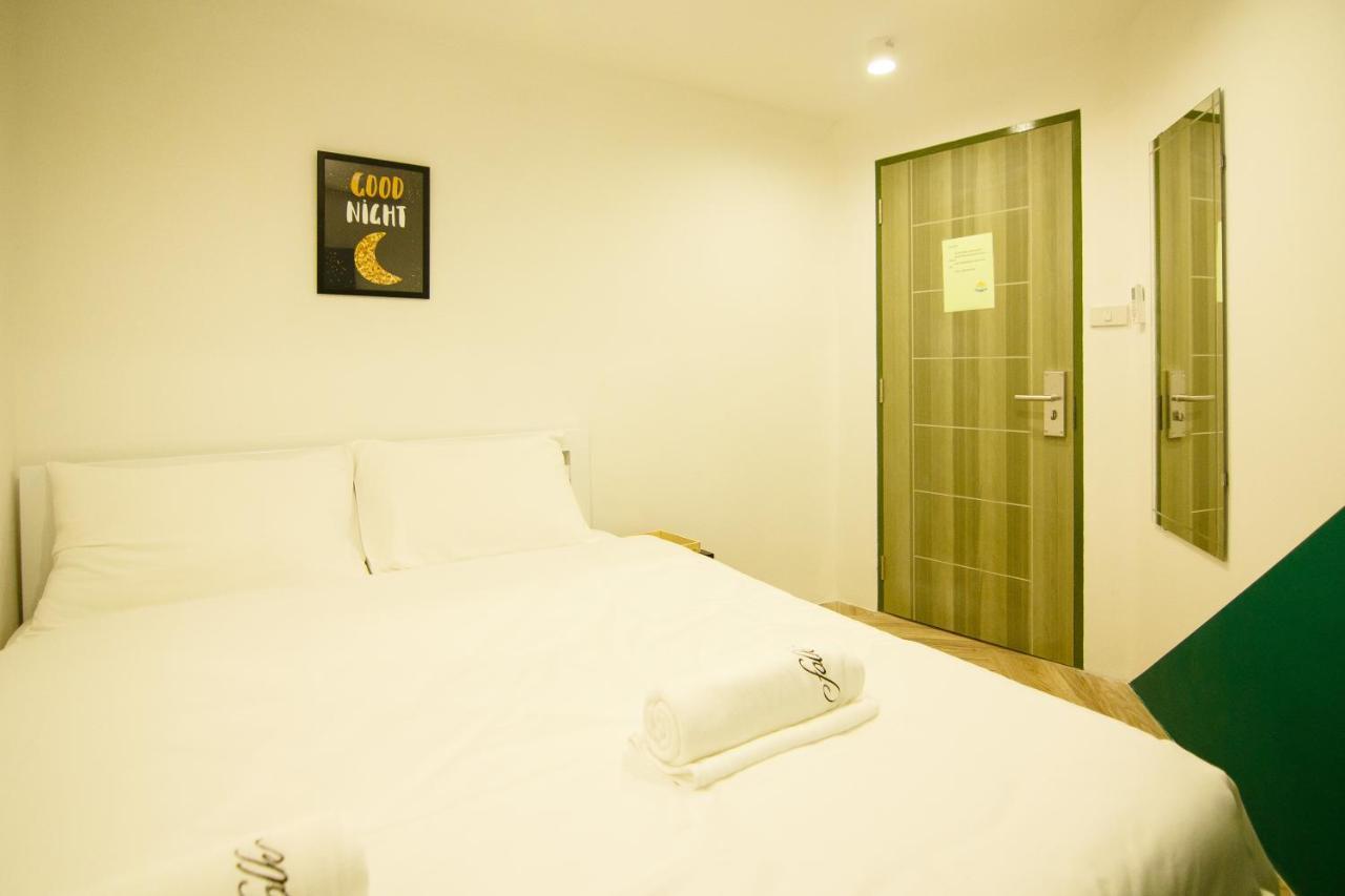 Folk Poshtel Asok Hostel Bangkok Exterior photo