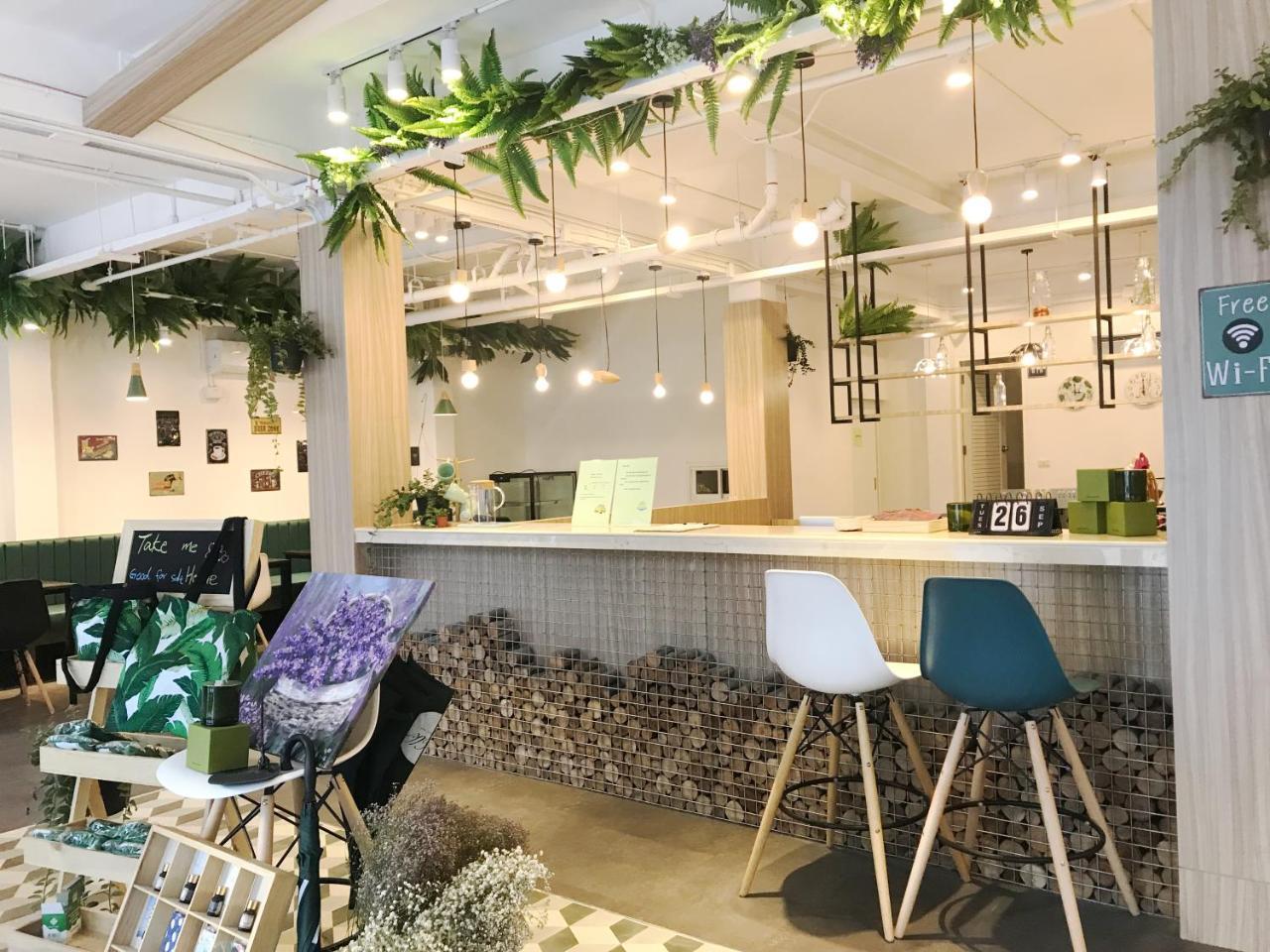Folk Poshtel Asok Hostel Bangkok Exterior photo