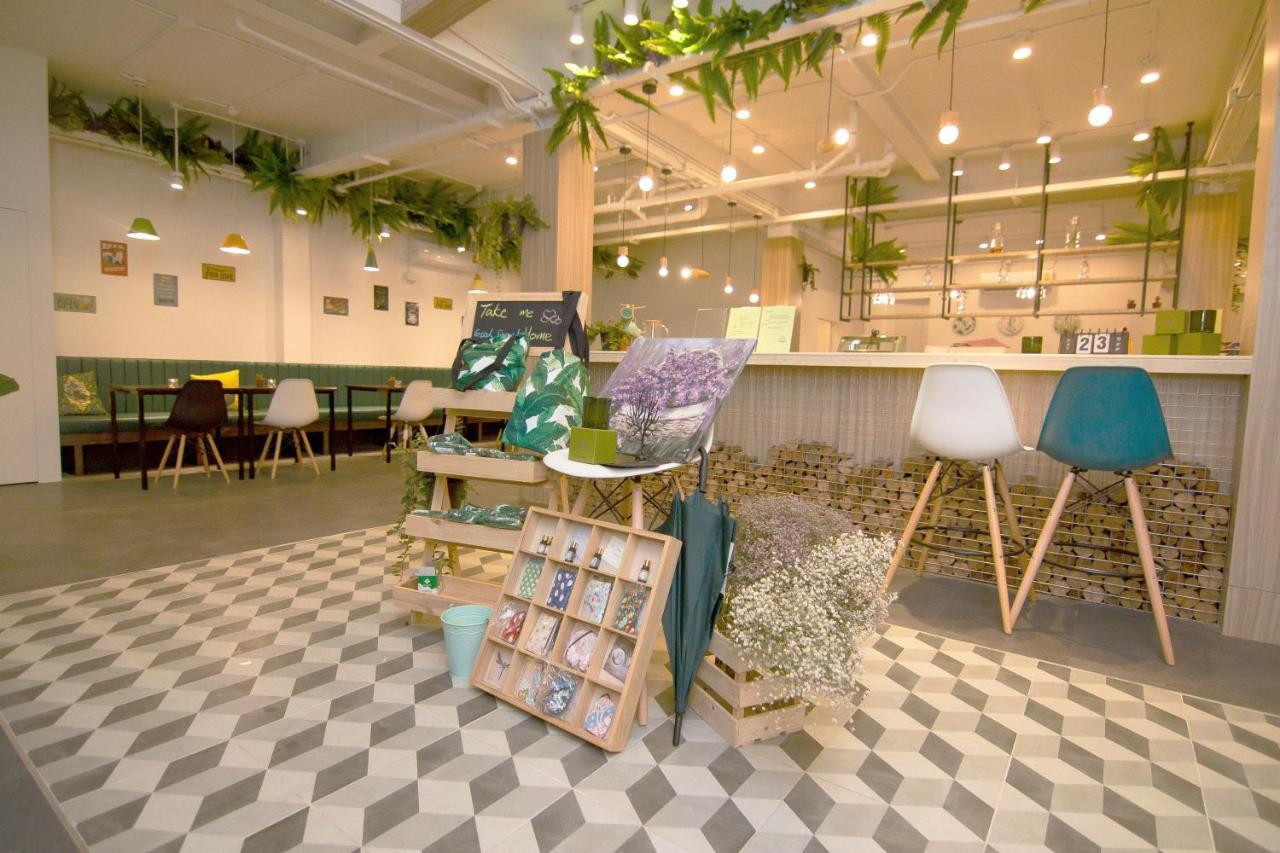 Folk Poshtel Asok Hostel Bangkok Exterior photo