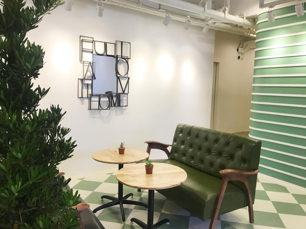 Folk Poshtel Asok Hostel Bangkok Exterior photo