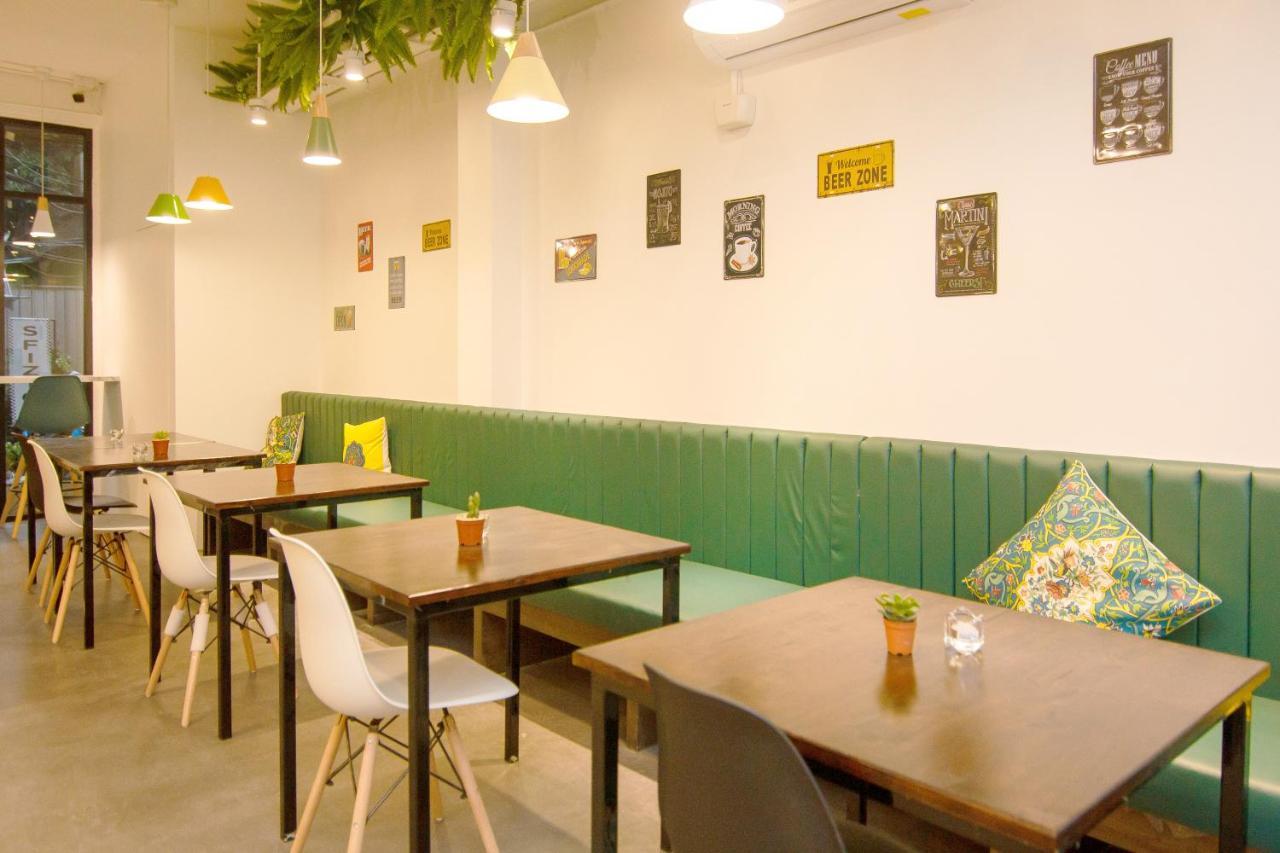 Folk Poshtel Asok Hostel Bangkok Exterior photo
