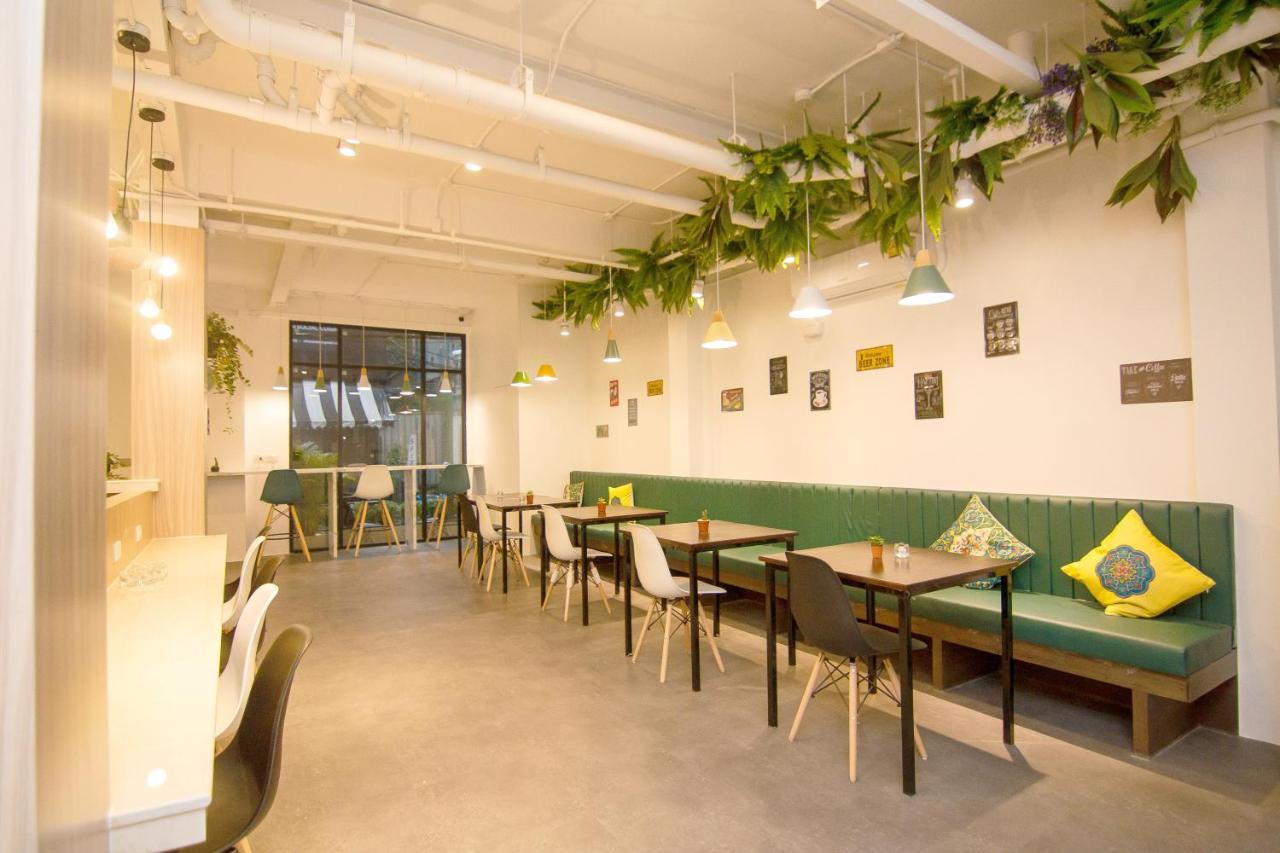 Folk Poshtel Asok Hostel Bangkok Exterior photo