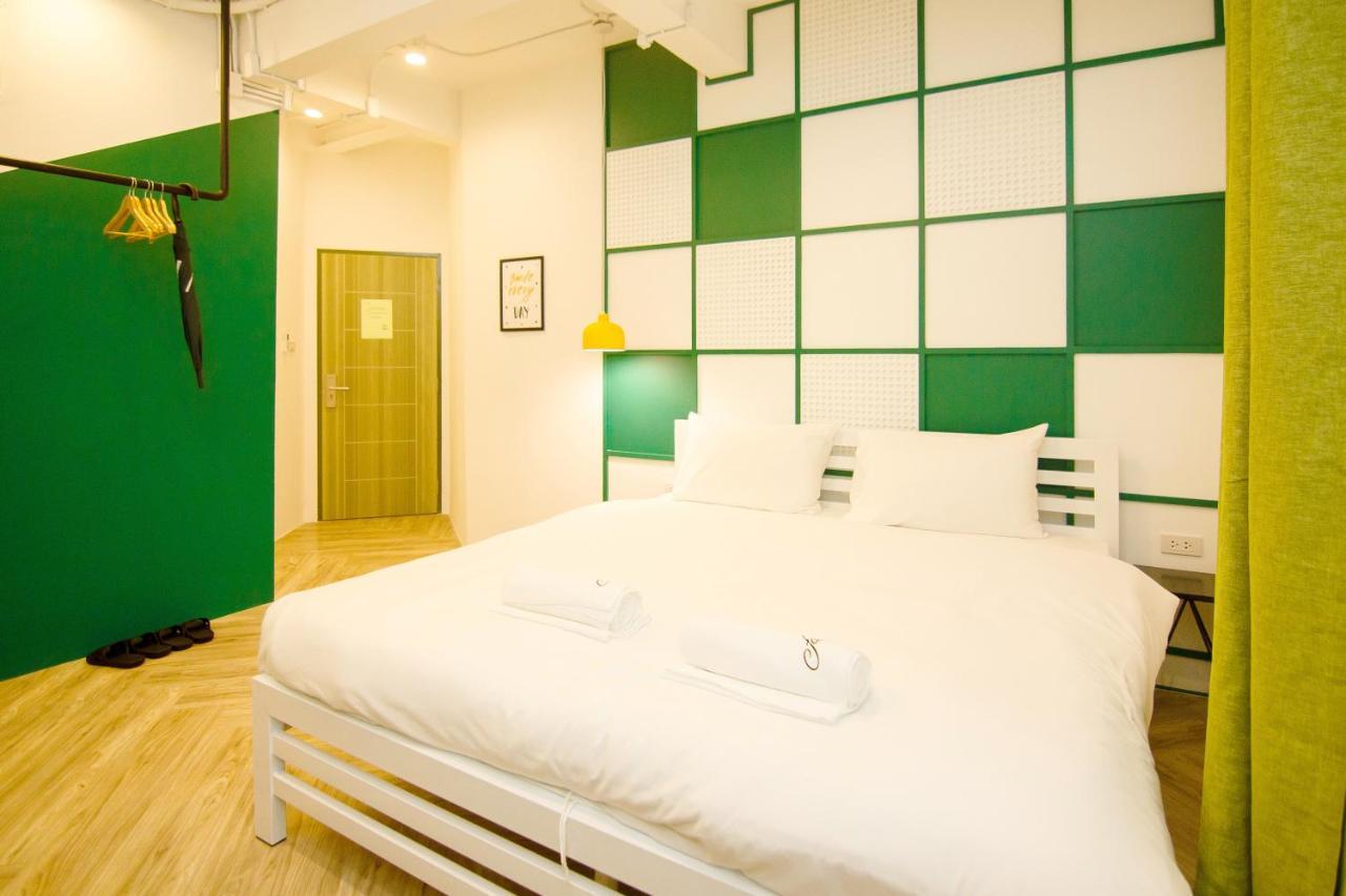 Folk Poshtel Asok Hostel Bangkok Exterior photo